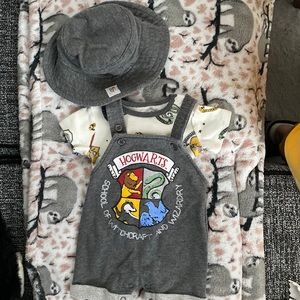 Harry Potter Hogwarts Overalls, shirt, & hat set 0-3 months